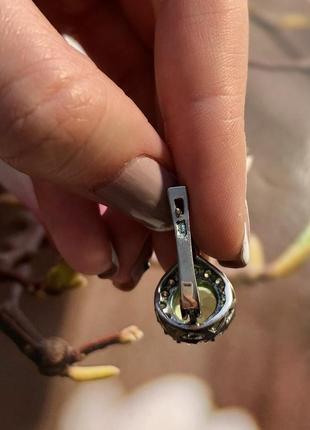 Шикарные нежные серьги с зеленым камнем ⭐️