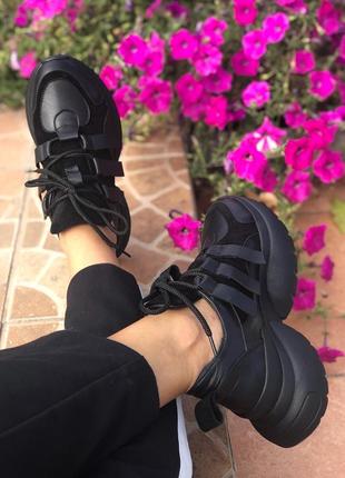 Весняні кросівки жіночі з натуральної шкіри замші з високою підошвою зручні модні красиві чорні 39р5 фото