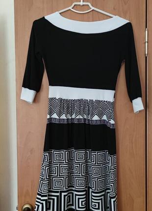 Плаття чорно-білого кольору2 фото