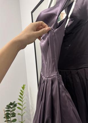 Вечернее фиолетовое платье с открытыми плечами солнцеклеш атлас армани8 фото