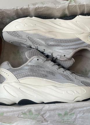 Женские кроссовки football adidas yeezy beach 700 v2 static