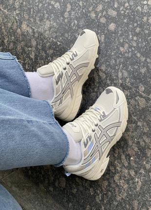 Женские кроссовки asics gel-venture 6 beige grey1 фото