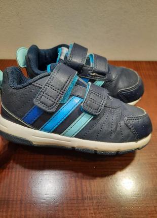 Оригінал,  кросівки adidas,  розмір 25