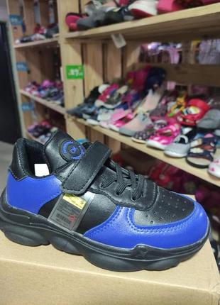 Зручні і практичні кросівки для хлопчиків