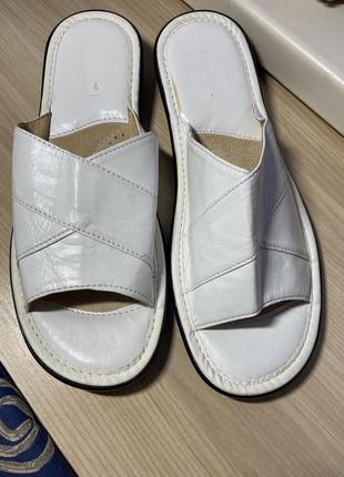 Кожаные тапочки