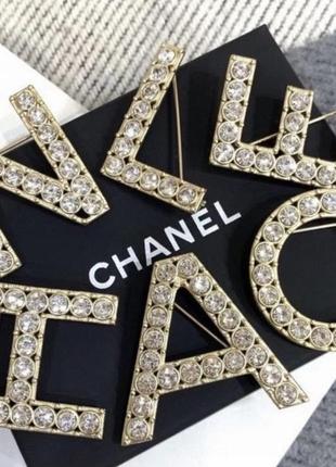 Брошь в стиле chanel 6 букв