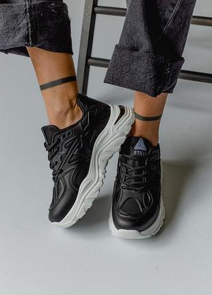 Кроссовки черные