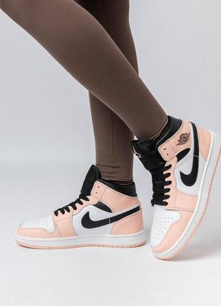 Женские кроссовки nike air jordan 1 retro hd black white peach6 фото