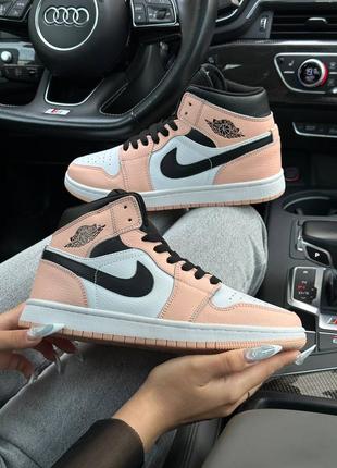 Женские кроссовки nike air jordan 1 retro hd black white peach