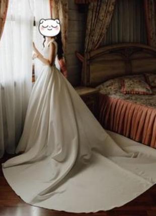 Свадебное платье атласное со шлейфом crystal design7 фото