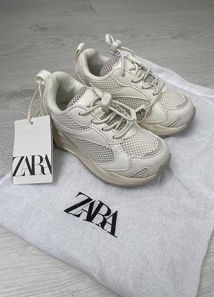 Кроссовки zara