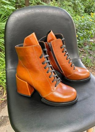 Кожаные ботинки на каблуке из натуральной кожи ботильоны