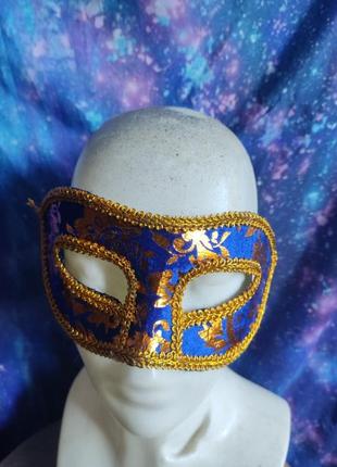 Бархатная венецийская маска