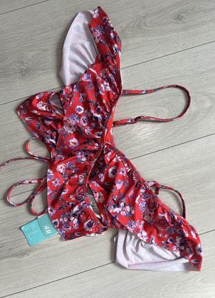 Новый лиф бикини на подкладке h&m цветочный принт верхняя часть купальника h&m 6100537rp6 36 коралловый/цветы (ps2030000193936)