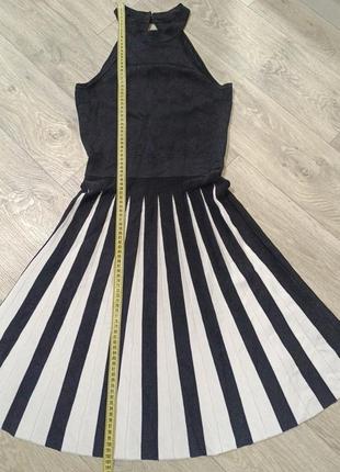 Платье guess сарафан кэжуал плиссе коктальная черно белая халтер8 фото
