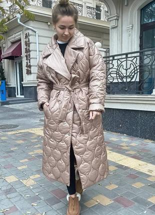 Куртка пальто стеганое длинное с поясом беж мягко зима осень2 фото