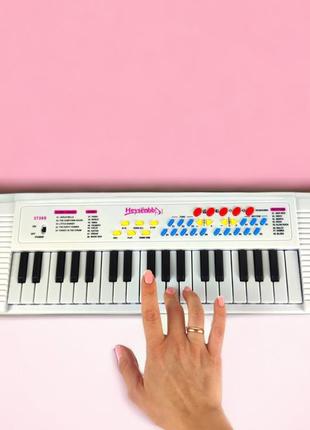 Дитячий синтезатор білий колір, піаніно на батарейках, 37 клавіш, мікрофон