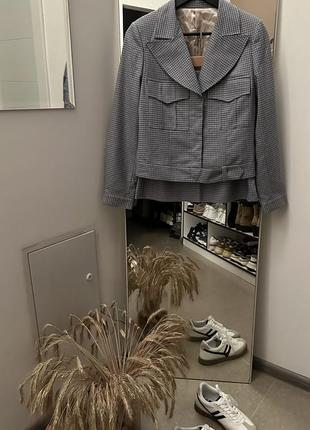 Нереальний костюм ідеальної якості зі спідничкою