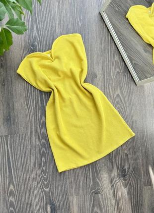 Сукня з відкритими плечима жовтого кольору