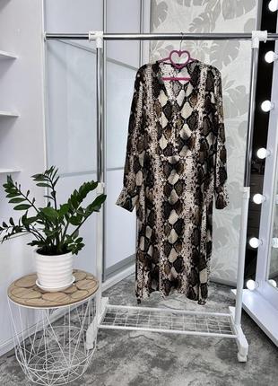 Красива та якісна сукня-міді у зміїний принт від некст, р. 18