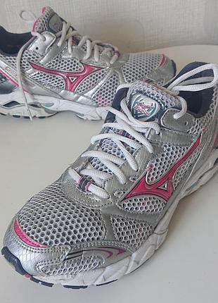 Оригинальные беговые кроссовки mizuno