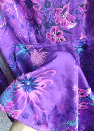 Ошатна сукня міді красива брендова мереживна атласна легка плаття квіти фіолетова julien macdonald5 фото