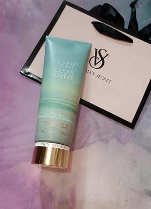 Новинка!парфумований спрей міст cedar breeze victoria's secret оригінал