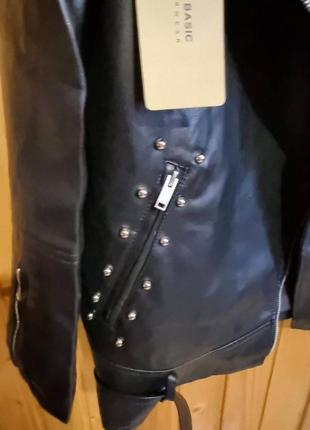 Стильная куртка косуха с металлическими кнопками8 фото