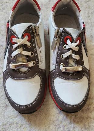 Шкіряні туфлі, кросівки на хлопчика