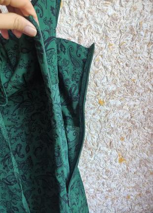 Красивое платье миди сарафан с разрезом нарядное модное стильное зеленое пейсли7 фото