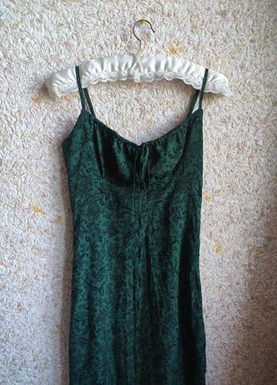 Красивое платье миди сарафан с разрезом нарядное модное стильное зеленое пейсли8 фото