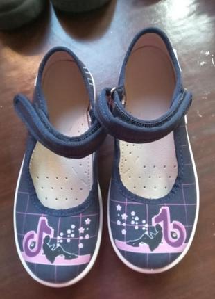 Великолепные текстильные фирменные туфли, тапули 31 г.