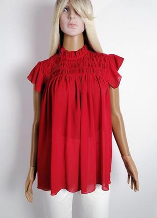 Красная блуза трендового цвета из последних коллекций zara