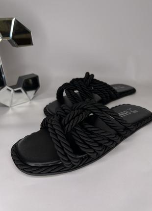 Плетені чорні шльопанці на плоскій підошві, кежуал тапочки як у zara 🔥7 фото