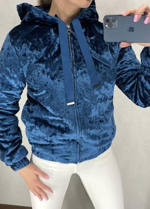 Утеплённая велюровая куртка с капюшоном. soya. amisu.