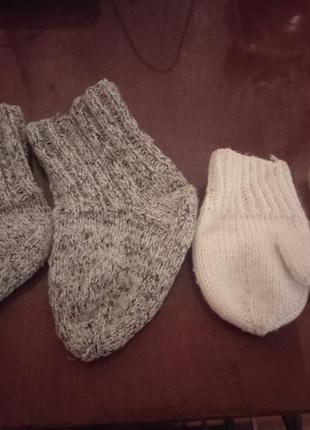 Детские тёплые вязаные носочки и варежки