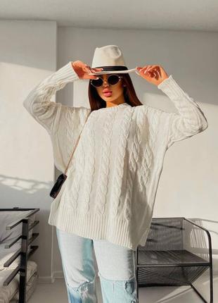 Об’ємний теплий светр з візерунком у білому кольорі4 фото