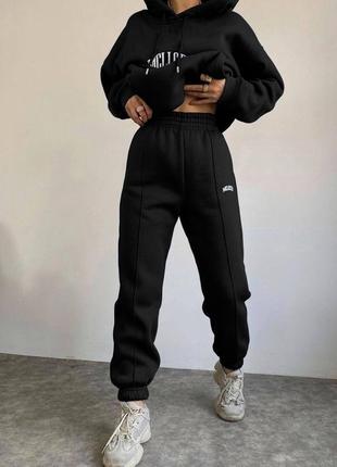 Трендовий спортивний костюм на флісі утеплений худі з капюшоном карманами кенгуру штани джогери на резинці з високою посадкою10 фото