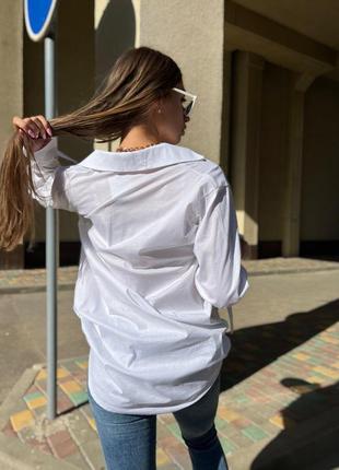 Сорочка з коттону класична подовжена оверсайз з зав'язками на рукавах рубашка коричнева біла зі спущеним плечем базова трендова стильна4 фото
