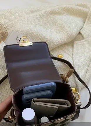 Женская мини сумочка клатч с зайцем брелоком, маленькая сумка на плечо с зайчиком кроликом10 фото