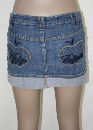 Брендовая джинсовая мини юбка с вышитым лого, s2 фото