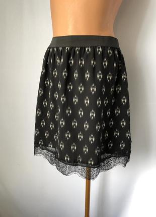 Etam черная мини юбочка с кружевом на резинке юбка короткая1 фото