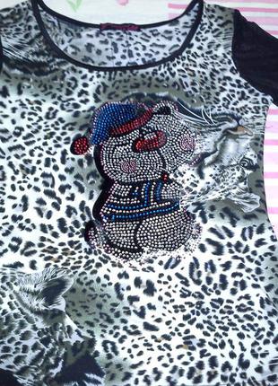 Красивая кофточка в камнях с тигровым фоном и рукавами в сетку