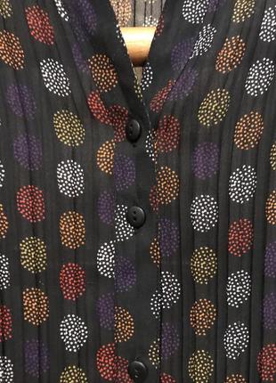 Величезний вибір красивих блуз і сорочок.