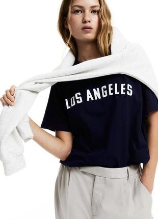 Оверсайз футболка h&m divided из мягкого хлопкового трикотажа.
