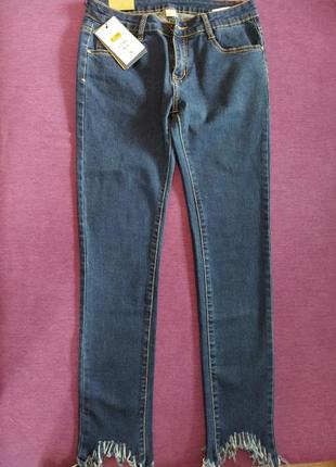 Стильные джинсы с обстрепанными краями м (28-29)