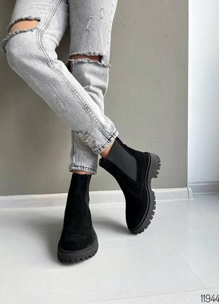 Черные натуральные замшевые демисезонные деми осенние ботинки челси с резинками на резинках толстой подошве без молнии замша осень7 фото