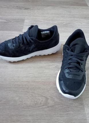 Кросівки легкі на білій підошві