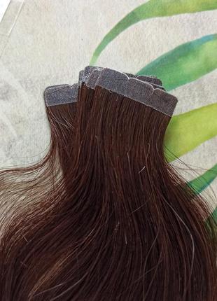 Натуральные волосы на липкой ленте.