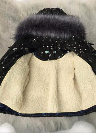 Детский зимний костюм на овчине со съемным капюшоном "белые звезды" (86/92, 92/98 и 98/104 см)3 фото